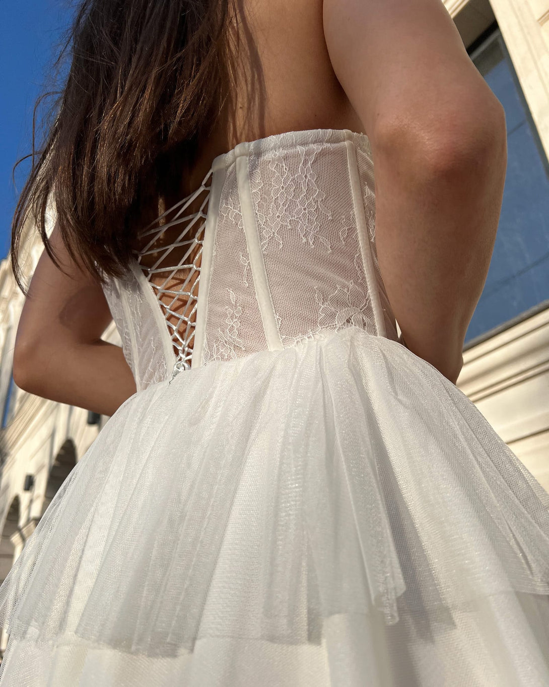 Rochie eleganta alba midi cu corset si dantela - BELLADRESS